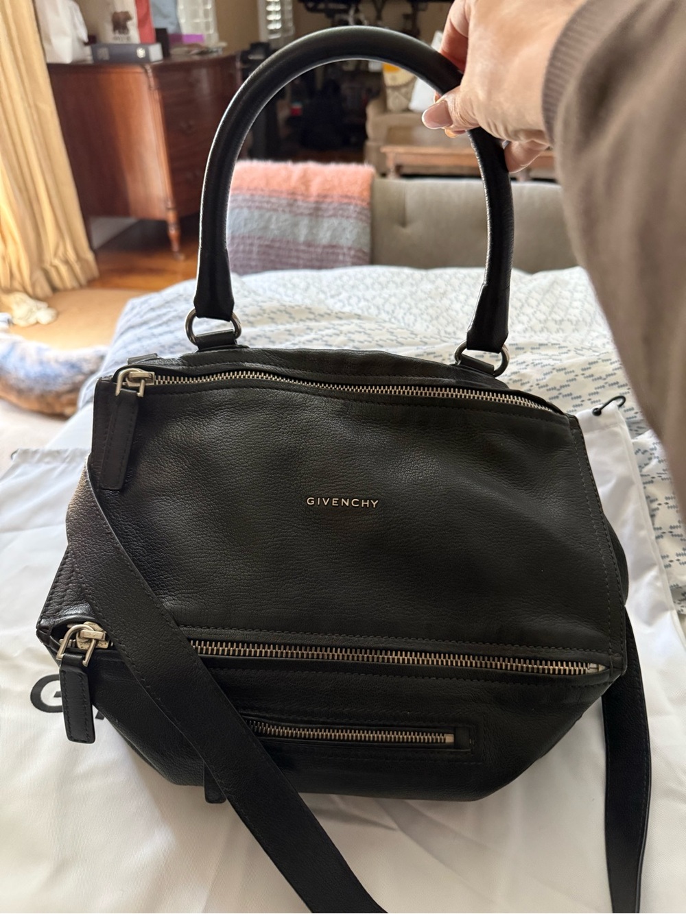 Givenchy Pandora Black Medium Bag - Picture 2 of 6